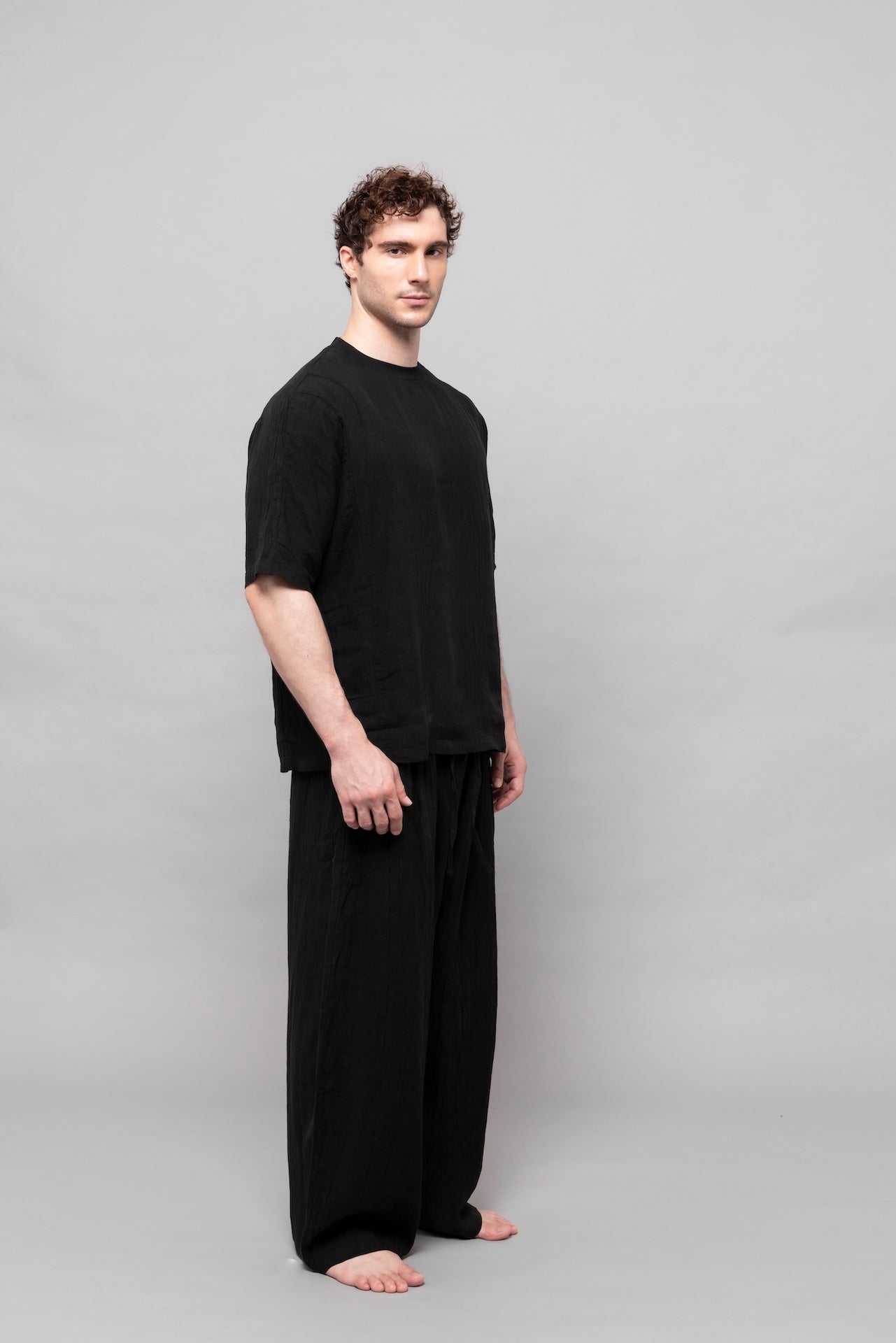 Essential Linen T-Shirt in Black