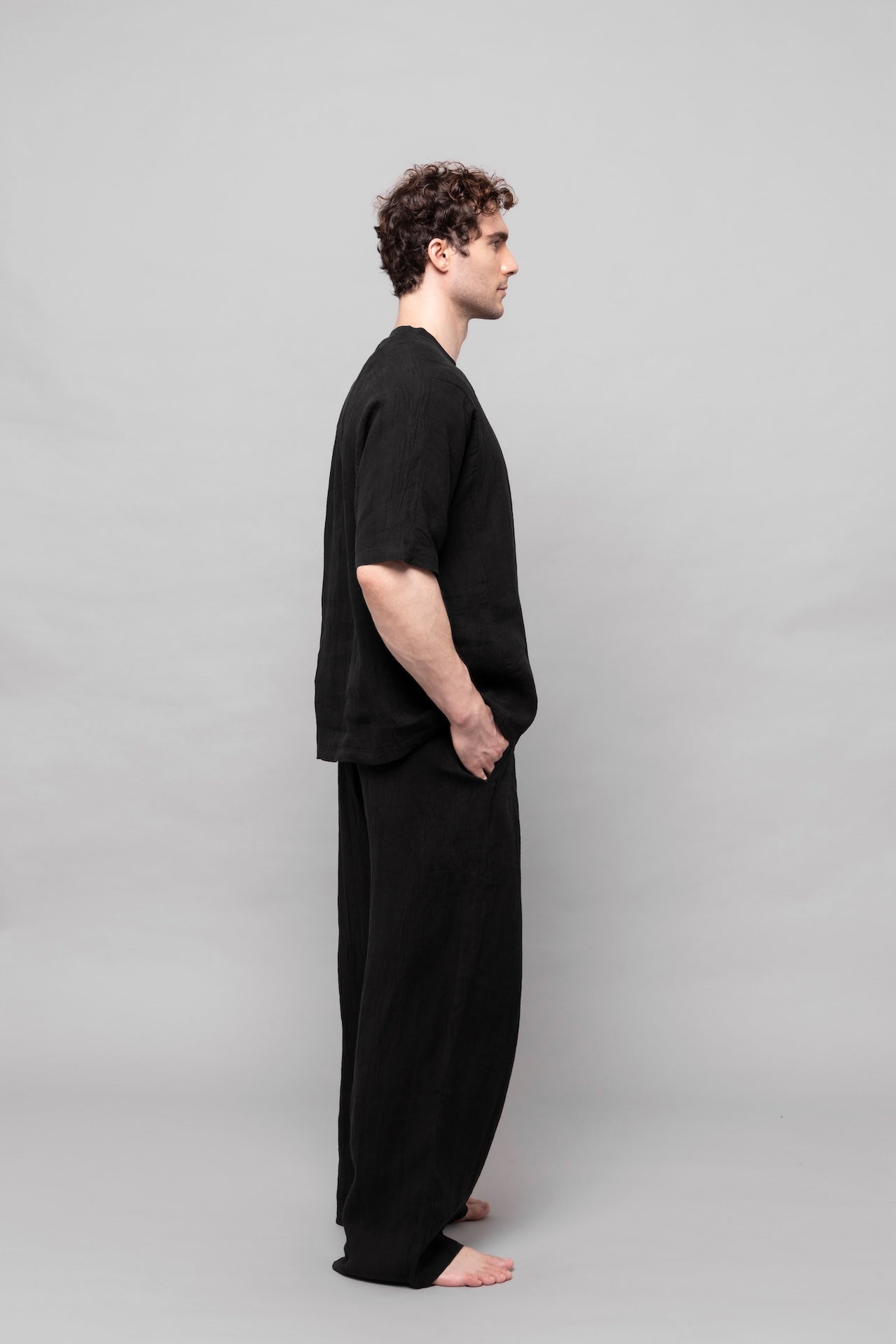 Essential Linen T-Shirt in Black
