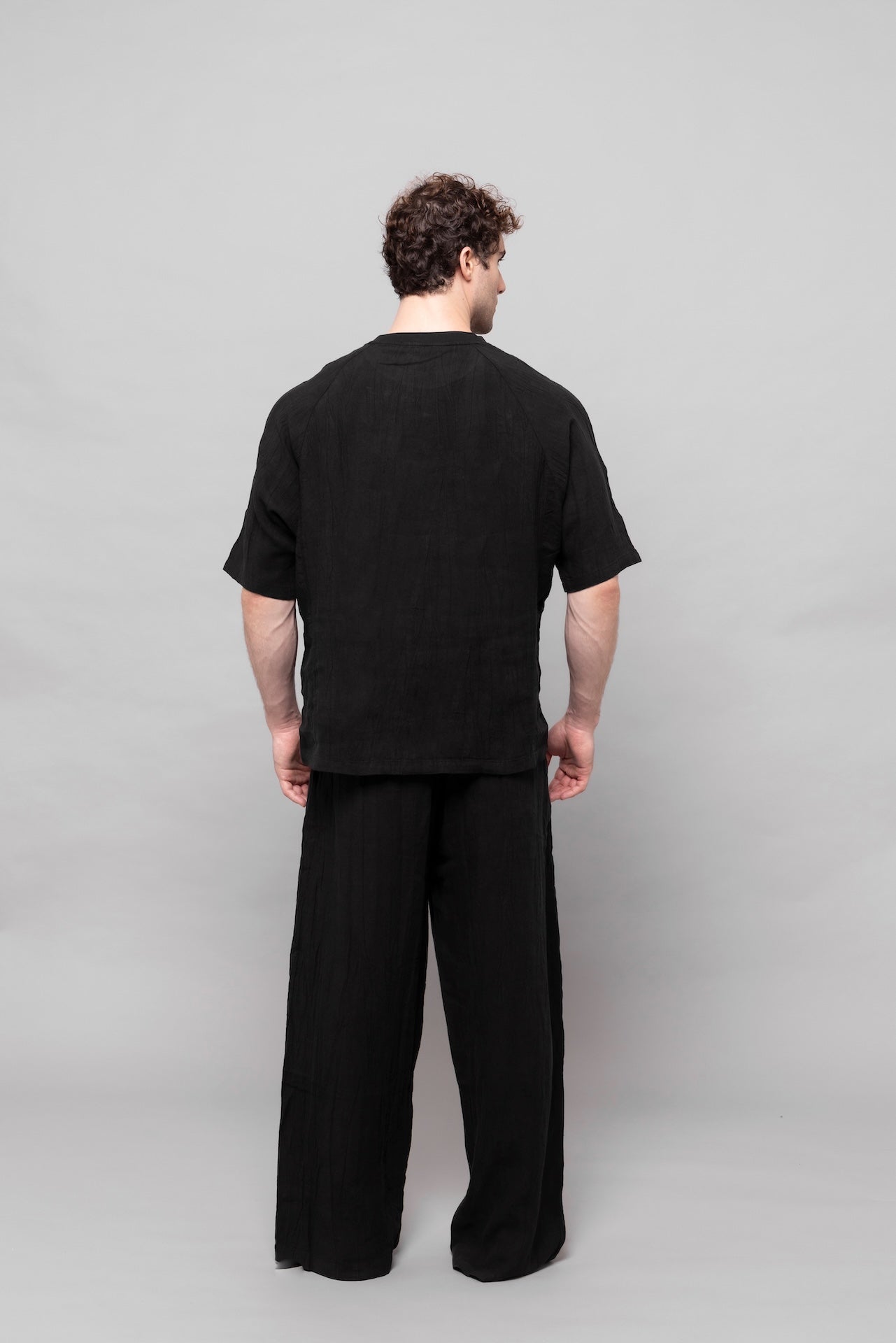Essential Linen T-Shirt in Black