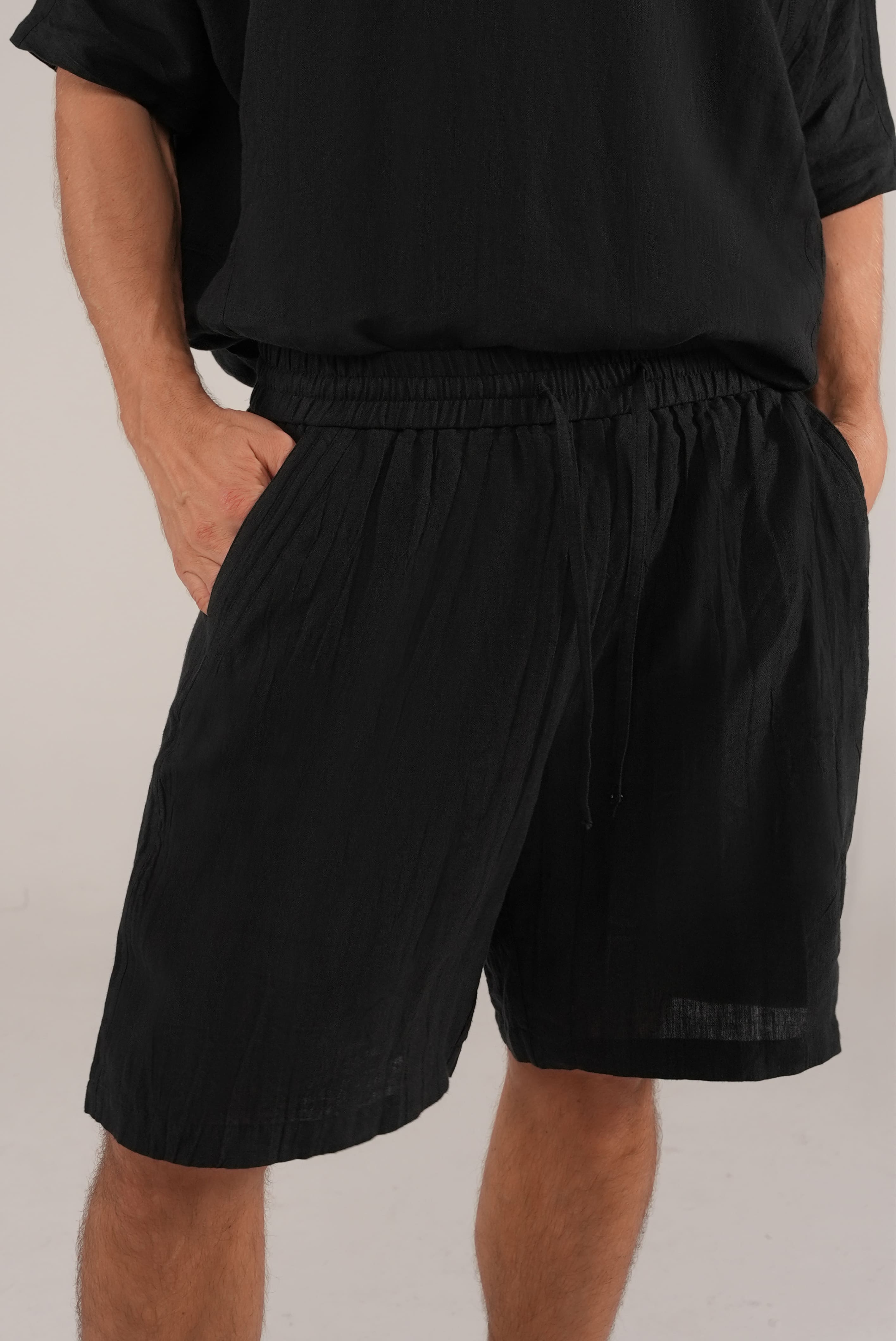 Flow Linen Shorts in Black